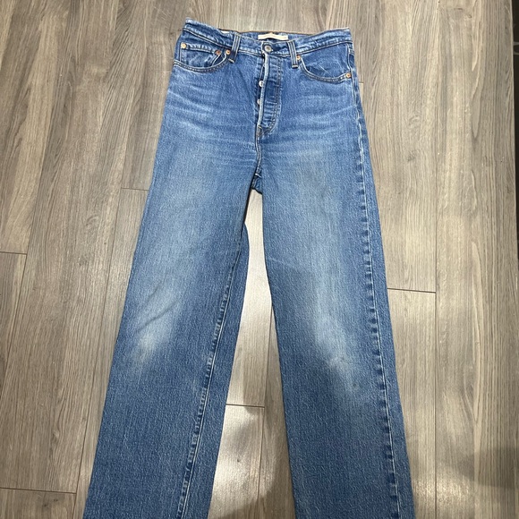Levi's ribcage Straight Blue Jeans size 28, 31” inseam comfy casual denim - Picture 1 of 3